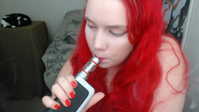 Scarlet Vixen: Flirty Vaping
