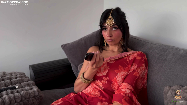 Aaliyah Yasin: Bhabi Aaliyah Yasin Rubs Her Pussy Through Her Dupatta