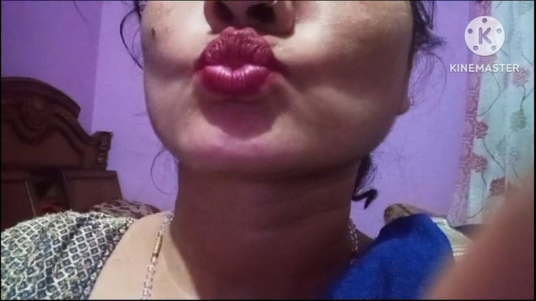 Sexy gunjan: Indische Bhabhi geeft sexy lippenkussen aan al haar fans
