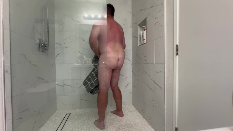 GottaLuvBB: Watch Daddy Take a Shower