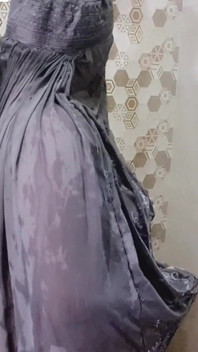 Pathani bogel yang cantik melakukan perkara yang tidak masuk akal di bilik mandi