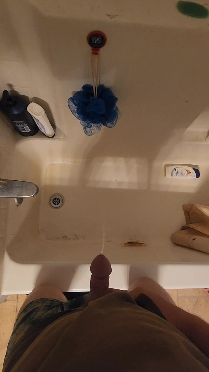 Djk31314: Pissen in het bad.