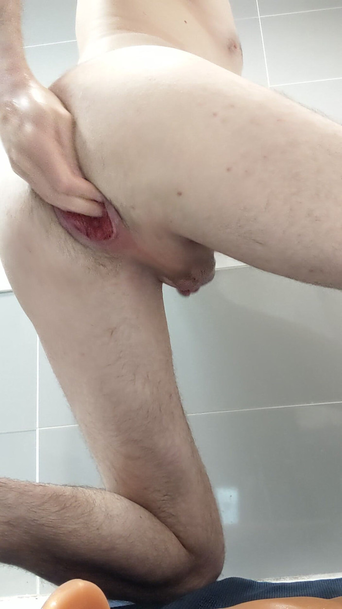 Mike Bi: Kocaman bir dildo popomda saklıyorum