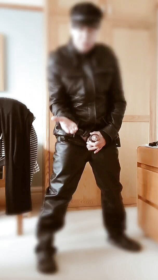 Bellhead: Одна хвилина шкіряного дрочку