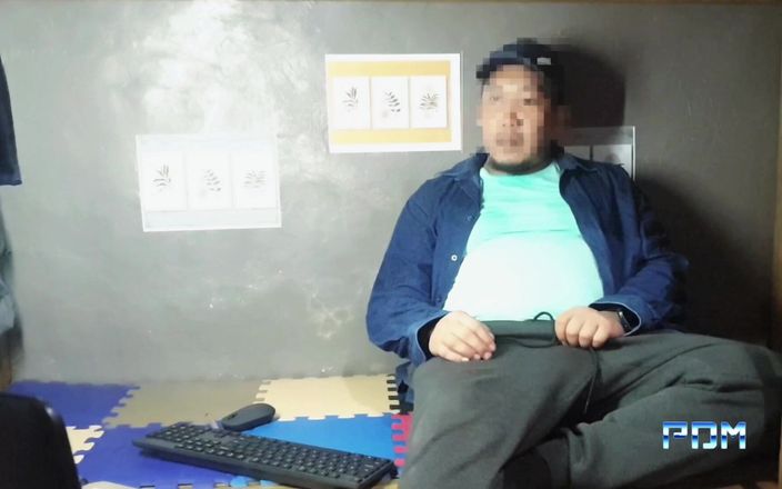 pinoy malibog: Pause chaleur mon pote pulpeux branle sa grosse bite bien...