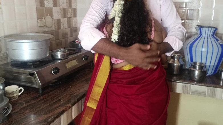 Inba: Suri rumah berkongkek di dapur