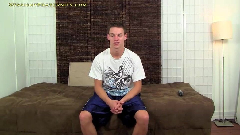 Straight Fraternity: Il giovane patrigno si masturba