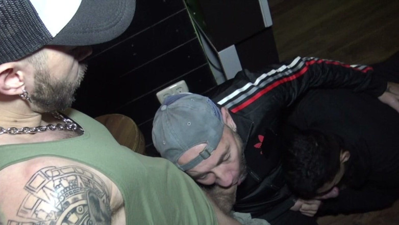 STRAIGHT BOYS CURIOUS FROM PRAHA: Gay Sucking Big Dick and Fucked by 2 Big Dcks