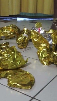 สาวผิวดำส้นเข็มบี้ลูกโป่งแตก!