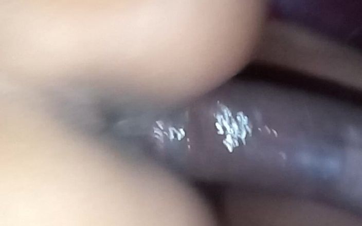 madusanka115: Ma copine écarte son dos et m’a laissé la baiser