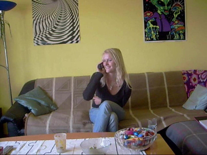 Blondehexe: Goedendag, ik piste voor haar deur