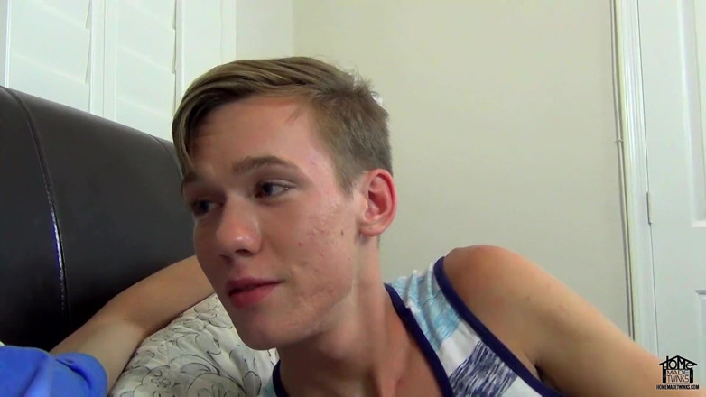 Homemade Twinks: pov(देखने का बिंदु) बिना कंडोम के लड़के कुछ भार बाहर निकालते हैं