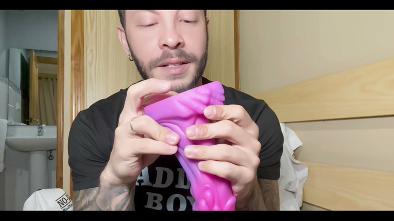 John Brachalli: John Brachalli Dildo Merah Jambu Raksasa