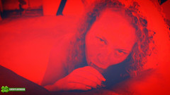 Lucky luck xxx: Счастливая девушка Kween Bunny B - специальный минет и трах в горло в красном свете в видео от первого лица