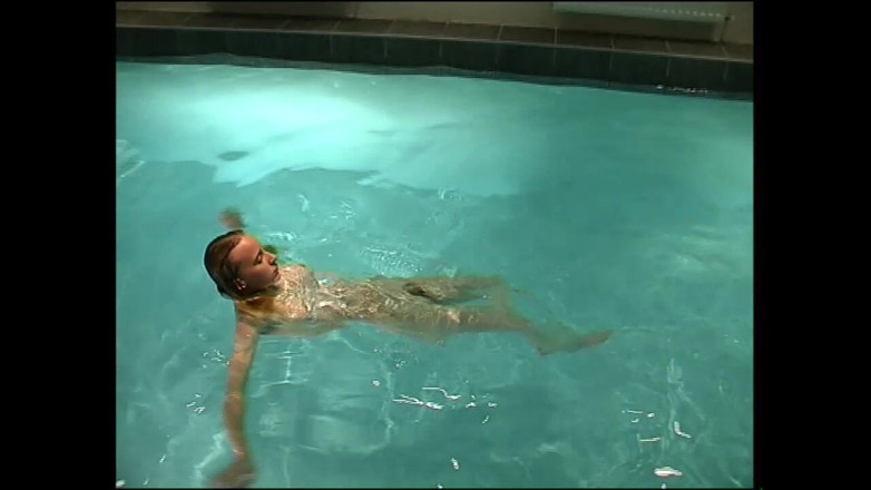 Lesbian Illusion: Dvě nadržené mladé děvky si navzájem lízají hladkou kundičku ve...