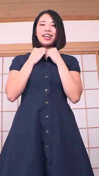 Ejakulasi di celana dalam dan paha gadis ini. Cewek sange ini lagi asik muasin memeknya pakai celana dalam dan paha sange ini!