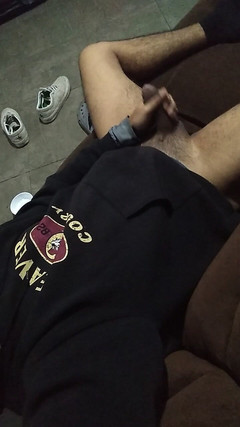 AlexAlejandro13: Sul divano è più confortevole che a letto