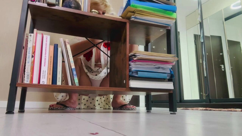 Goddess Celine: Squatting Cotton Panty