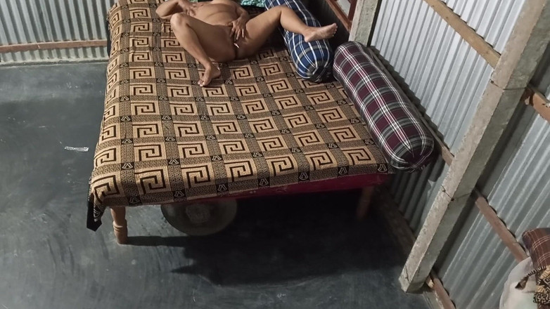SAFI-SEXY: Ma tatie, vidéos torrides à la maison