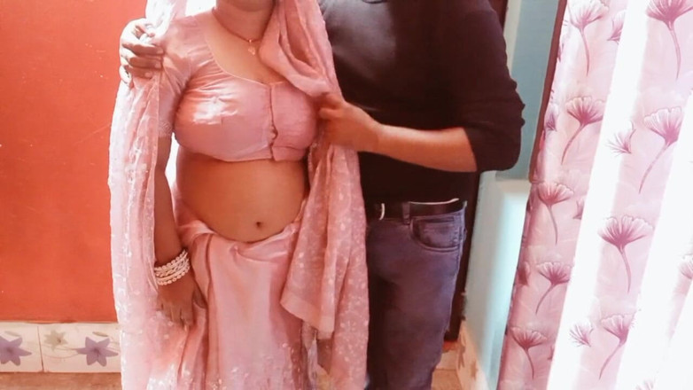 Manjushukla: Mycket vacker indisk bhabhi har sugit.