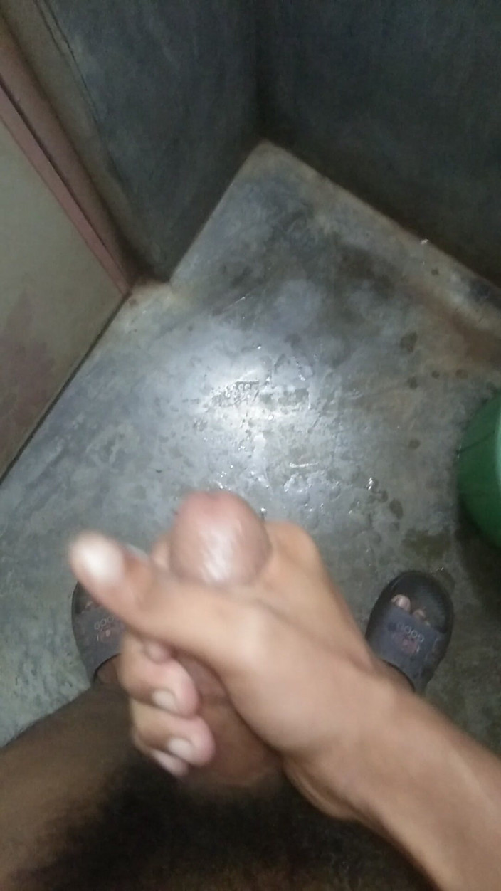 Viral_tiktokar: So I Went to the Bathroom, Put Soap on My...