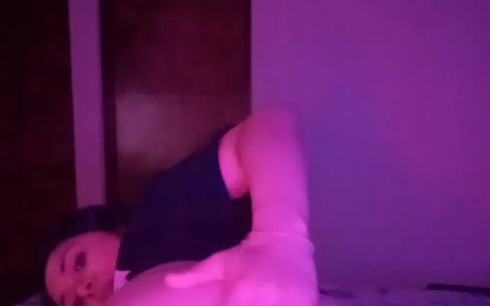 Marialunamex: Thick ass Latina college girl fingers her asshole, incredible back...