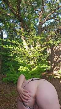 Necken und masturbieren im wald