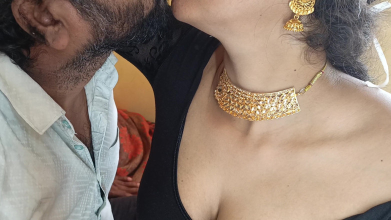 Pushpa porn: 熱くて可愛いディープリップキス