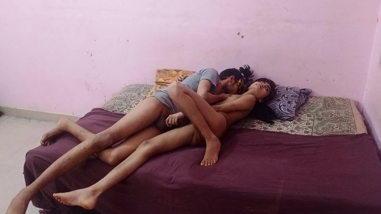 Hindi-Sex: แฟนสาวอินเดียตัวเล็กขย่มควย