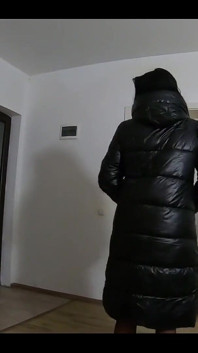 Gozada na minha nova jaqueta longa preta brilhante e inchada 184 - esta jaqueta é de um fã que gosta do meu fetiche. Meu amigo gostou do meu ne