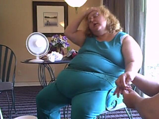 BBW nurse Vicki adventures with friends: ให้เพื่อน BBW ตัดและทำความสะอาดเล็บให้