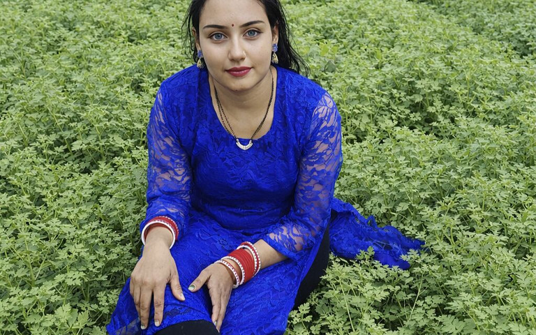 Nokrani Ko Makan Malik Ne Choda (Your Simran) Nokrani Ko Makan Malik Ne Choda (Your Simran)