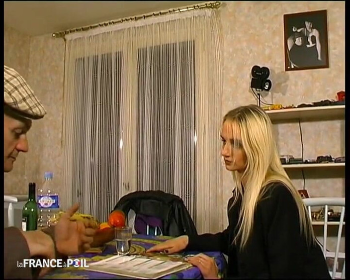 Papy Viewer: O vânzătoare acasă care va face orice pentru a vinde.