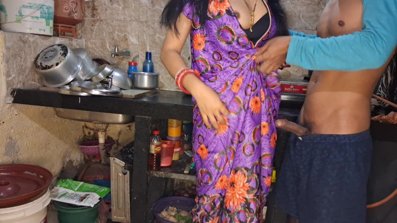 Shima kumari44: インドのデシ村のバービーとデヴァルがキッチンで激しくセックスするXXX動画、ホットで美しいバービー・デヴァルのセックスバイラル動画