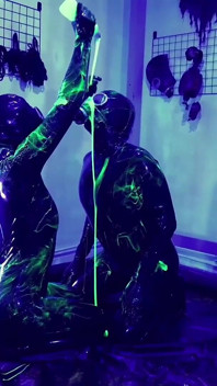 Gumový dvojitý fisting s Uv Slime
