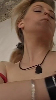 Blondes wilde waschküche, handjob und orgasmus