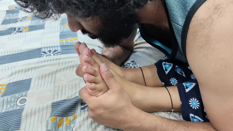 Vaigavarun Feet romance: Leccare i piedi romanticismo