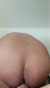 Otevřou mi penis s tvrdohlavou a žilnatou rozkoší a nechají mě plného mléka