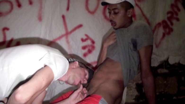 Crunch Boy: Latino twink disetubuhi oleh scally boy di bawah tanah