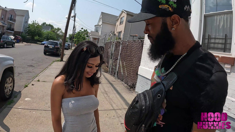 Hood Hunnies: Big Trouble vindt Rose exotisch in de Bx