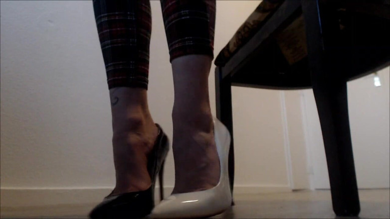 Inkeddutch: Черно-белые ступни Louboutins с сильно выгнутые ступни, инструкция по дрочке