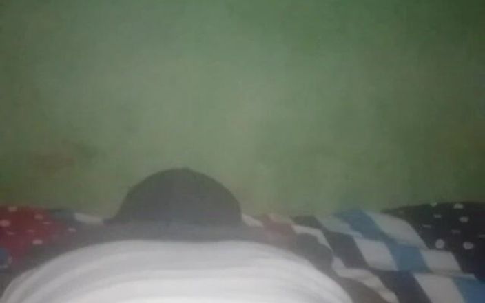 Badman4606: 暴露他的大黑屁股。