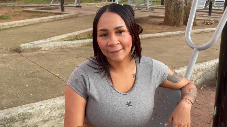 GIULIANA_BIG: 街上的陌生人用账单换我多汁的阴部