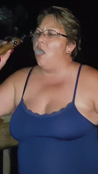 Ogromne palenie cygar