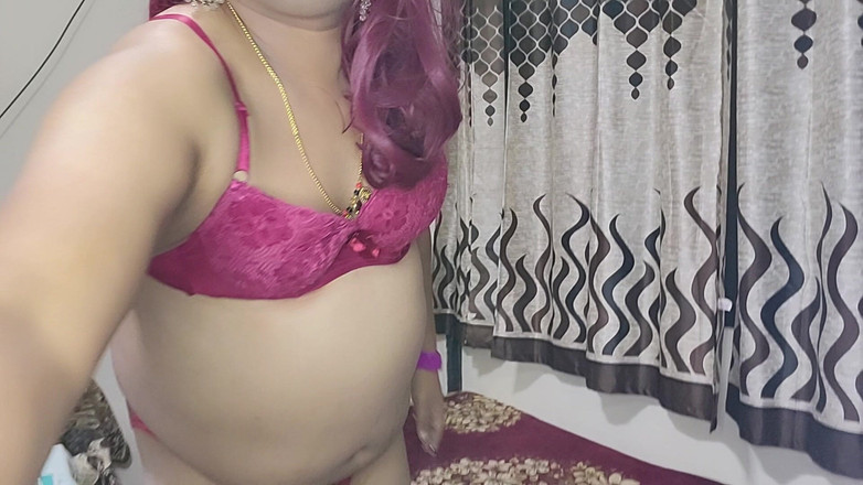 Indiansissychubby: イッよ、このクリームを食べて、うまい、うまい。