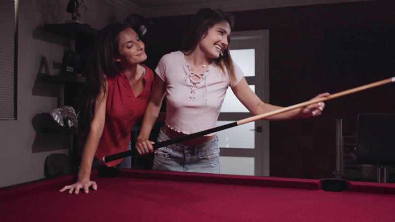 SweetheartVideo: Mama vitregă lesbiană 6 scenă mama vitregă o face mai bine