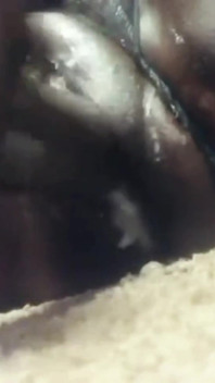 Martelando minha buceta molhada e gorda com vibrador de 12 polegadas gozando duro