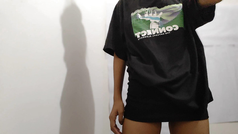 desigirl93: Ragazza indiana sexy che mostra le sue tette e diteggia...