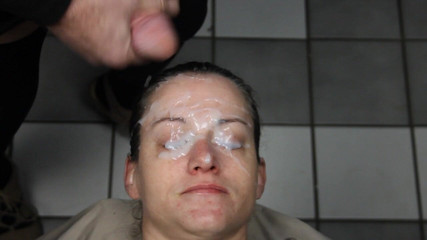 Dirty Dees: गंदे dees में नट सुंदर चेहरा चोद रही है