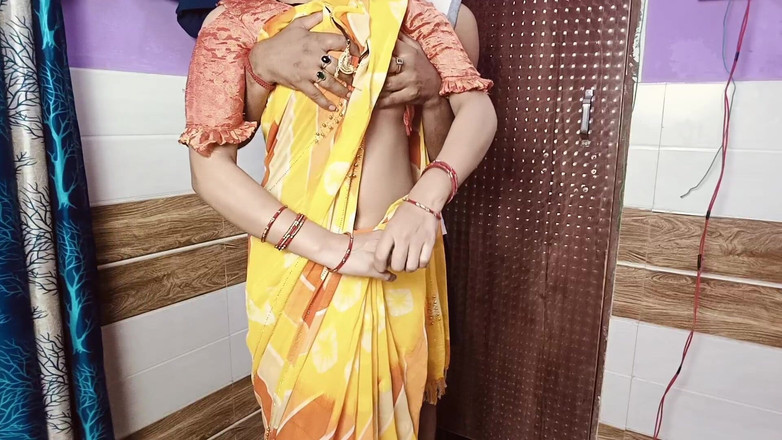 tannu: Foreplay romantis tante seksi india sebelum dientot habis-habisan sama suaminya.